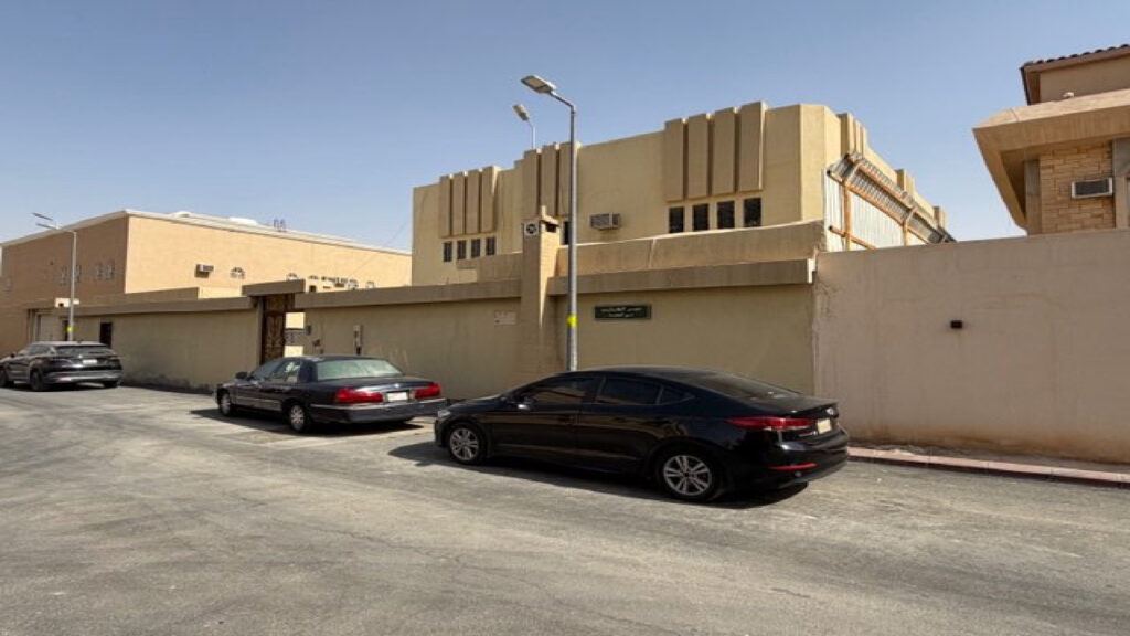 5- فيلا سكنية بحي النهضة على واجهتين متظاهرات بمدينة الرياض صك رقم / 1180700514400000