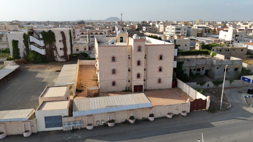 1- عمارة برقم صك 572605001975