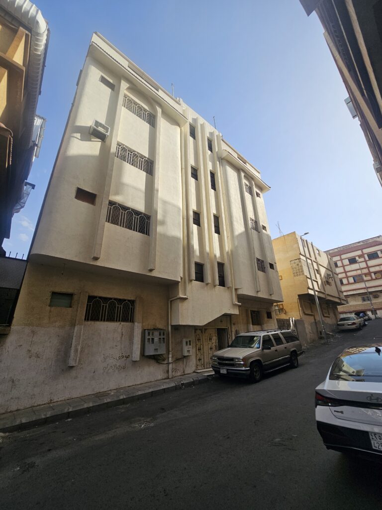 9-عمارة سكنية بحي الشهداء الجنوبية بمساحة 306.25 م² في مدينة الطائف