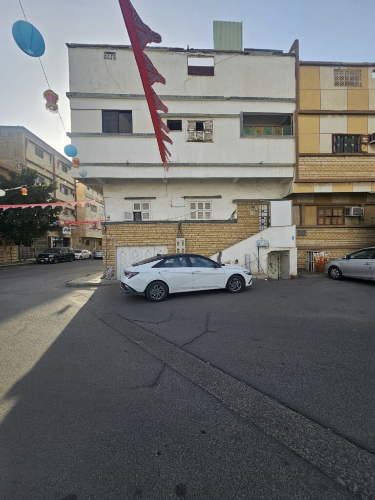 3-عمارة سكنية بحي الشهداء الشمالية بمساحة 95 م² في مدينة الطائف