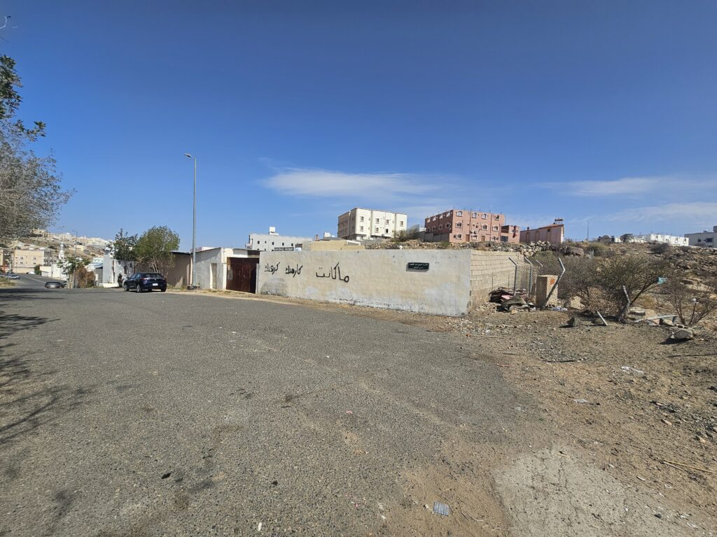 2-أرض سكنية مسورة بحي القلت بمساحة 2535 م² في مدينة الطائف