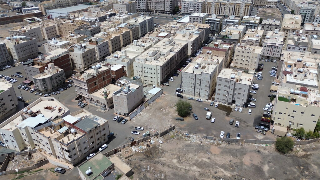 3-أرض سكنية – حي الحرة الشرقية جنوب شرق المطار