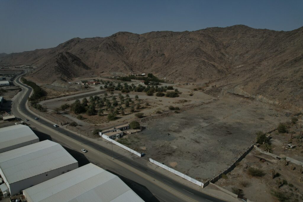 10-أرض على شارع وادي جليل بالقرب شارع الحج