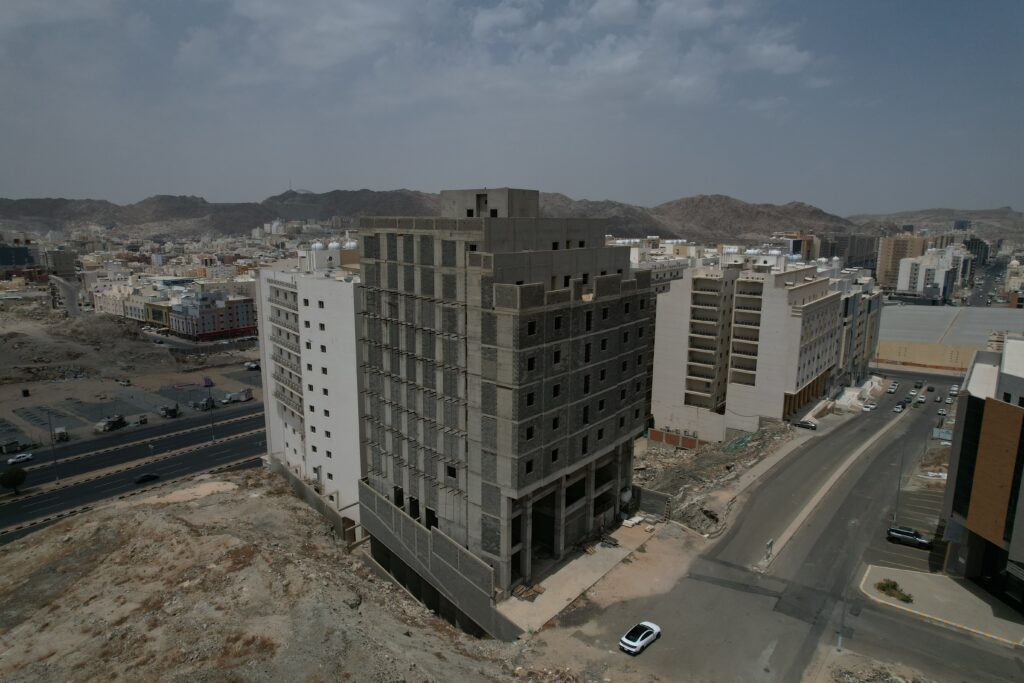 6-عمارة قيد الإنشاء – بطحاء قريش (اﻟﺒﻴﻊ ﻣﺸﺎع ﺑﻨﺴﺒﺔ 66.66٪)