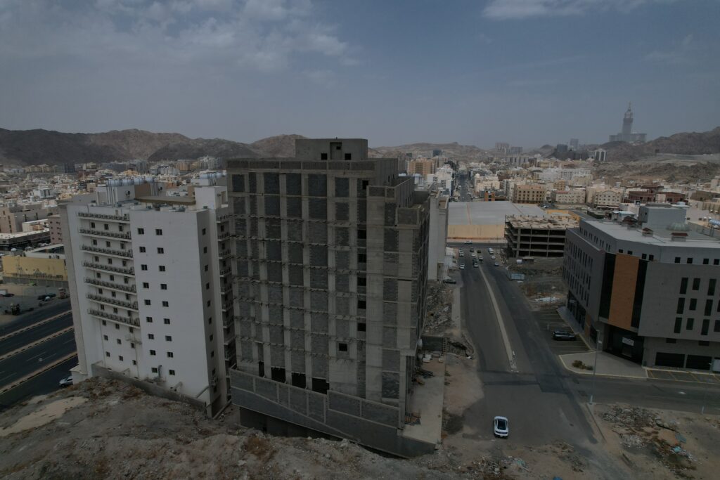 6-عمارة قيد الإنشاء – بطحاء قريش (اﻟﺒﻴﻊ ﻣﺸﺎع ﺑﻨﺴﺒﺔ 66.66٪)