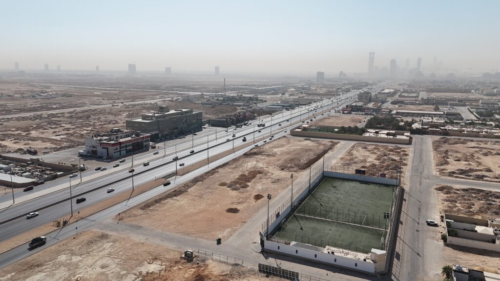 1-بلك تجاري سكني على طريق الملك فهد