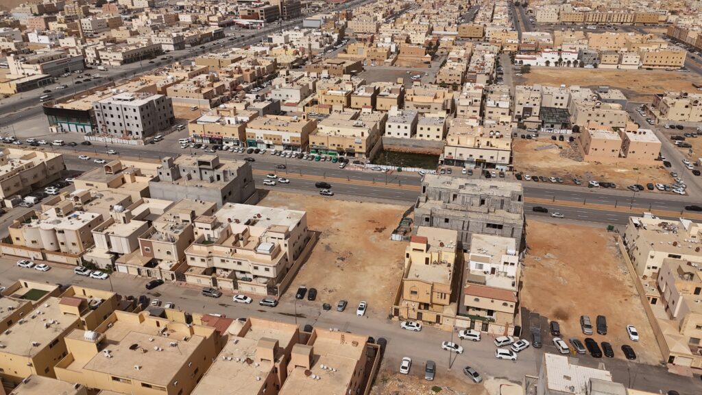 3-أرض سكنية في حي ظهرة لبن بمساحة 900 م² في مدينة الرياض