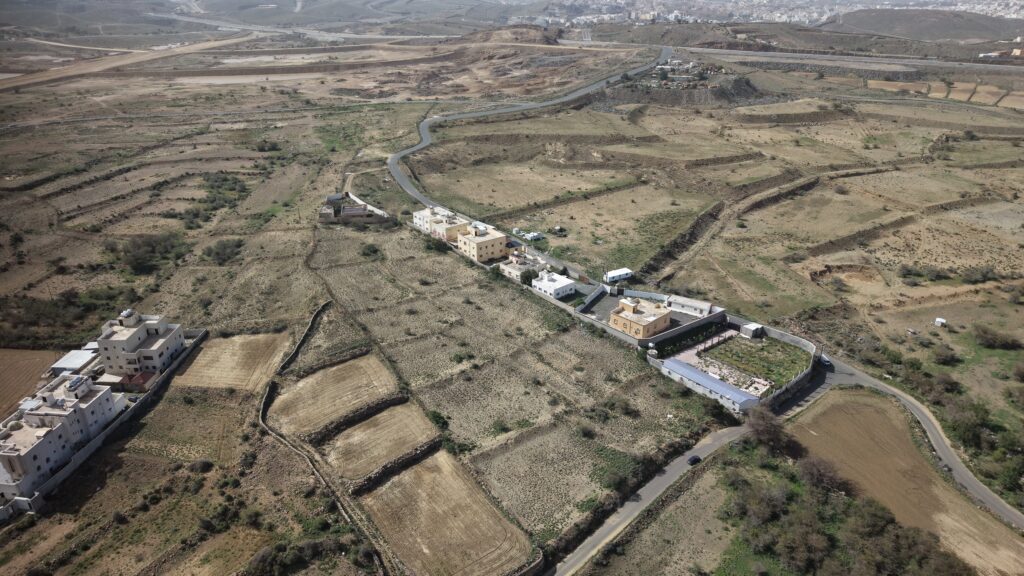 1-أرض سكنية – المحارث