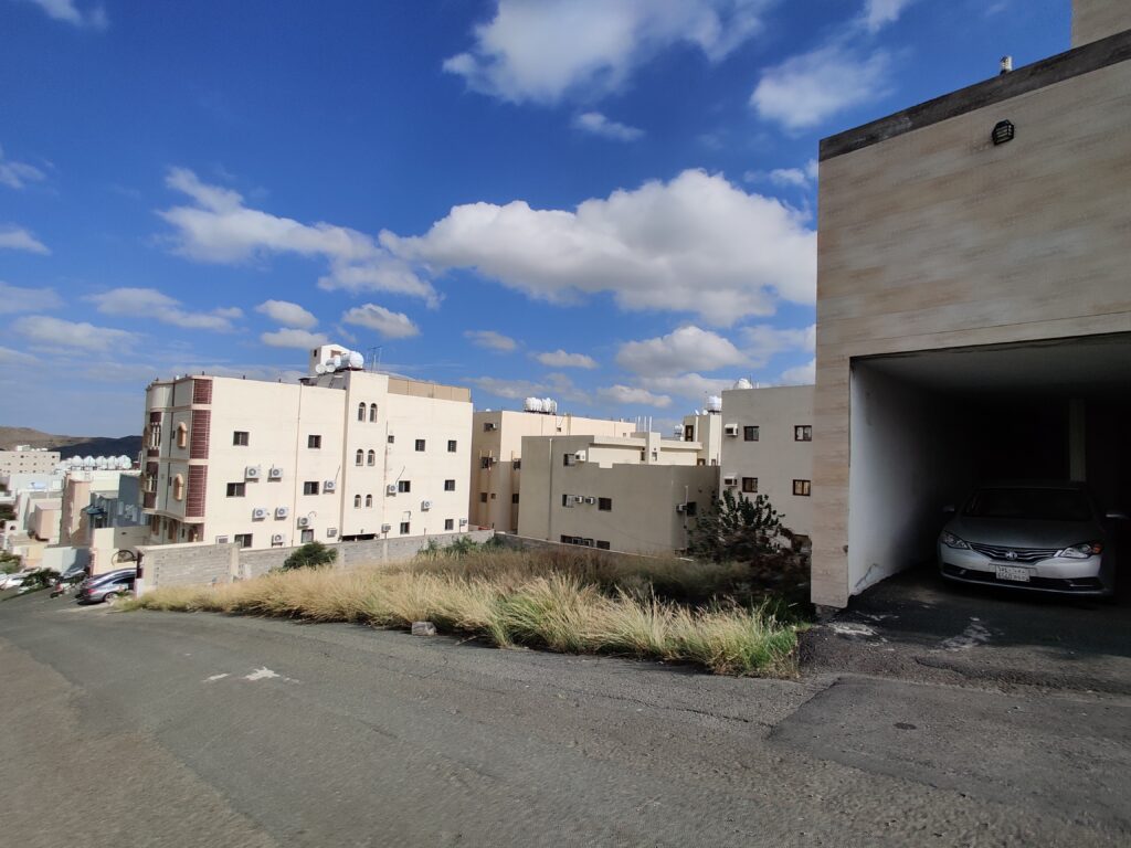 6-أرض سكنية6 بحي الكدى فى الطائف