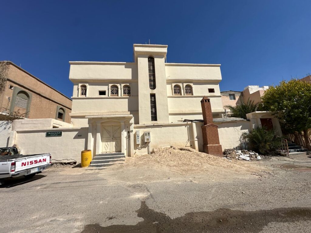 16-فيلا سكنية بمساحة 400 م² في مدينة القريات