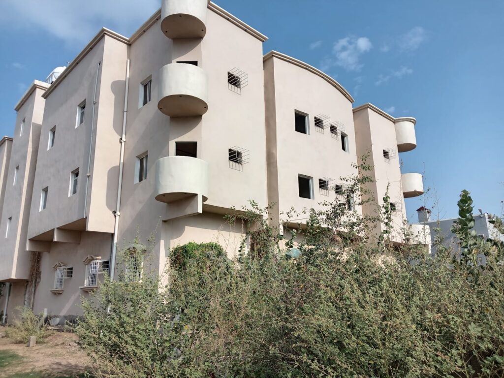 3-عمارة سكنية بمساحة 1013 م² في مدينة محايل عسير