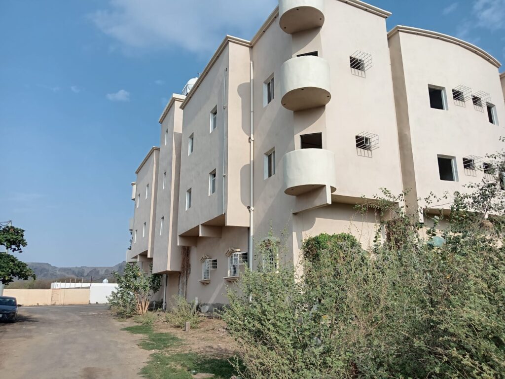 3-عمارة سكنية بمساحة 1013 م² في مدينة محايل عسير