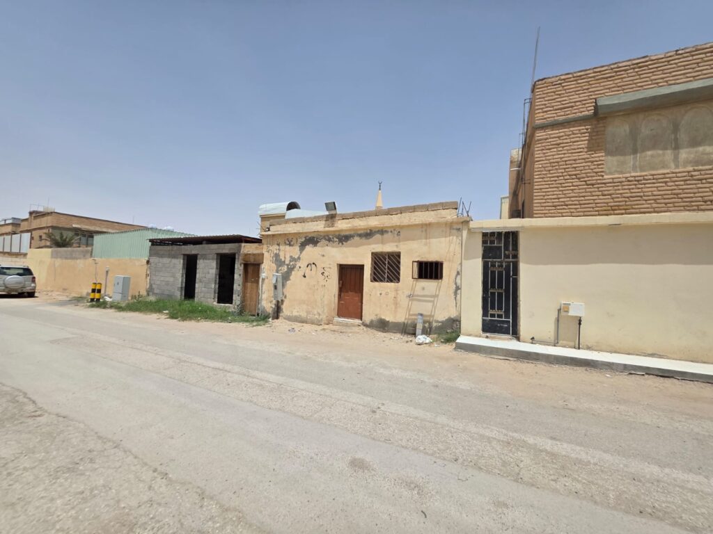2-مبنى سكني 300م2 بحي أبو موسى الاشعري