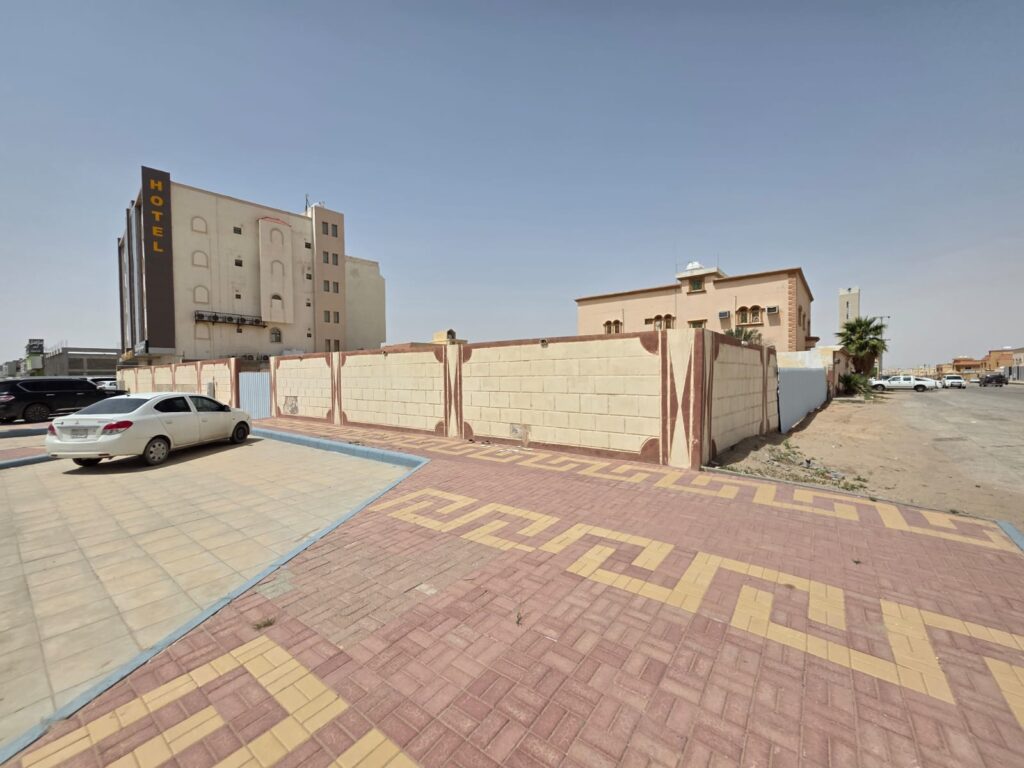 12-أرض سكنية 1293.2م2 بحي الفيصلية