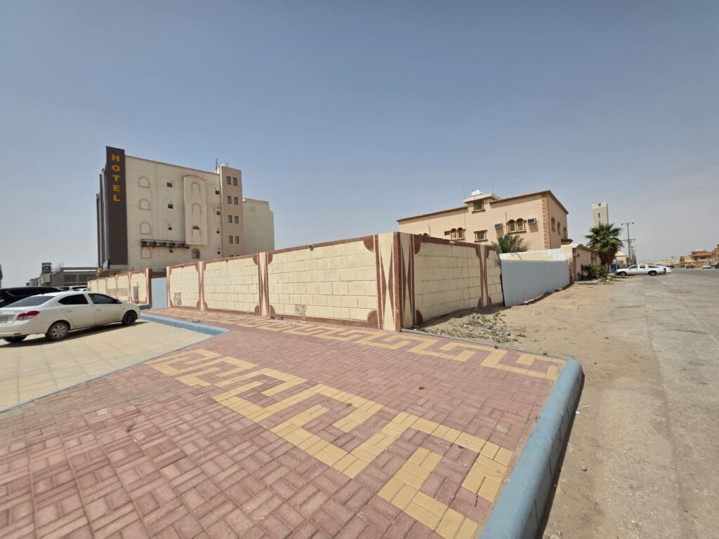 12-أرض سكنية 1293.2م2 بحي الفيصلية