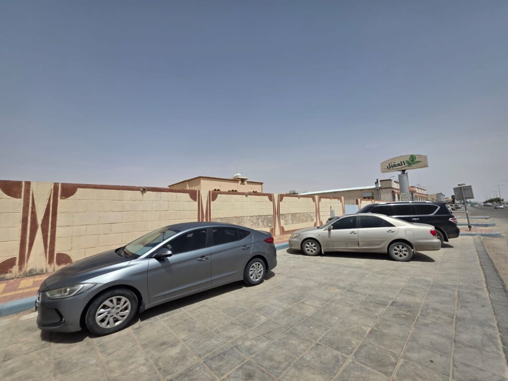 12-أرض سكنية 1293.2م2 بحي الفيصلية
