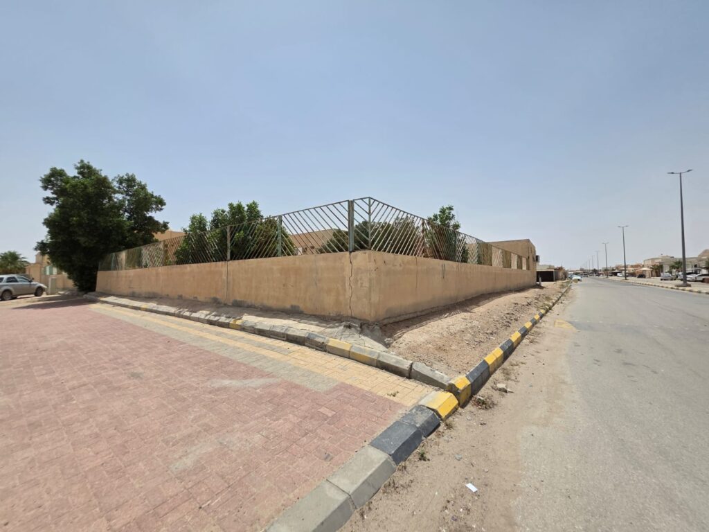 6-أرض سكنية 750م2 بحي العزيزية