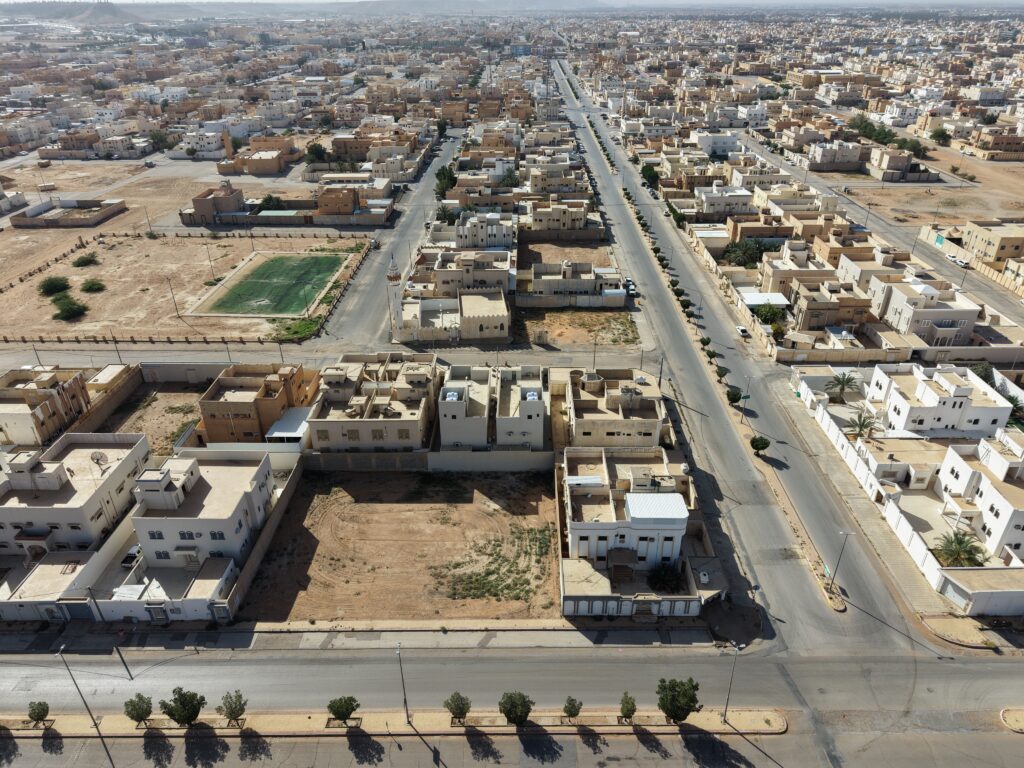 2-أرض سكنية 726م2 في الزلفي