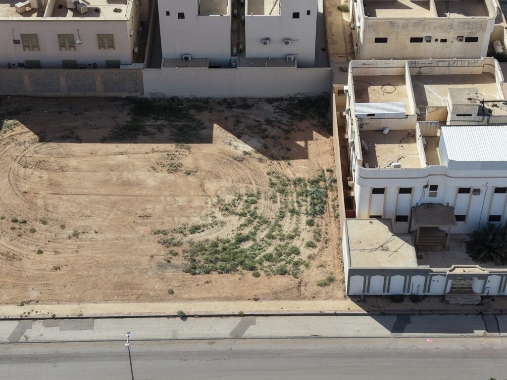 2-أرض سكنية 726م2 في الزلفي