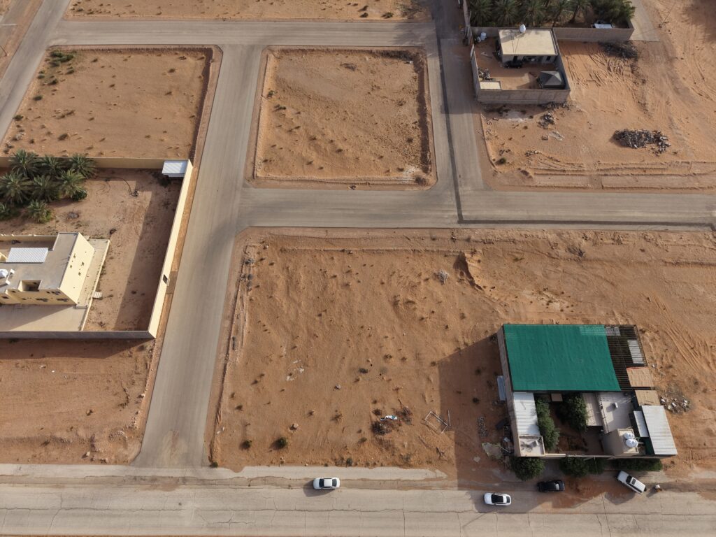 6-أرض سكنية 675م2 بحي الصفرات
