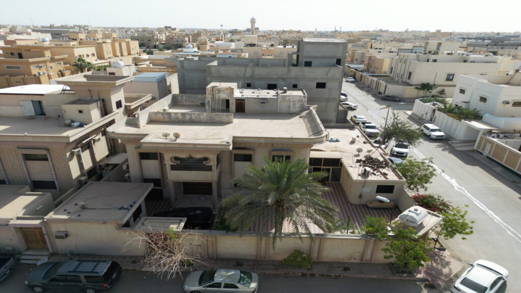 4-فيلا سكنية على شارعين / 650 م/ الرياض / السويدي الغربي