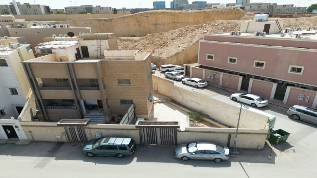 8-فيلا سكنية على شارعين / 445.2 م2 / الرياض / أم الحمام الغربي