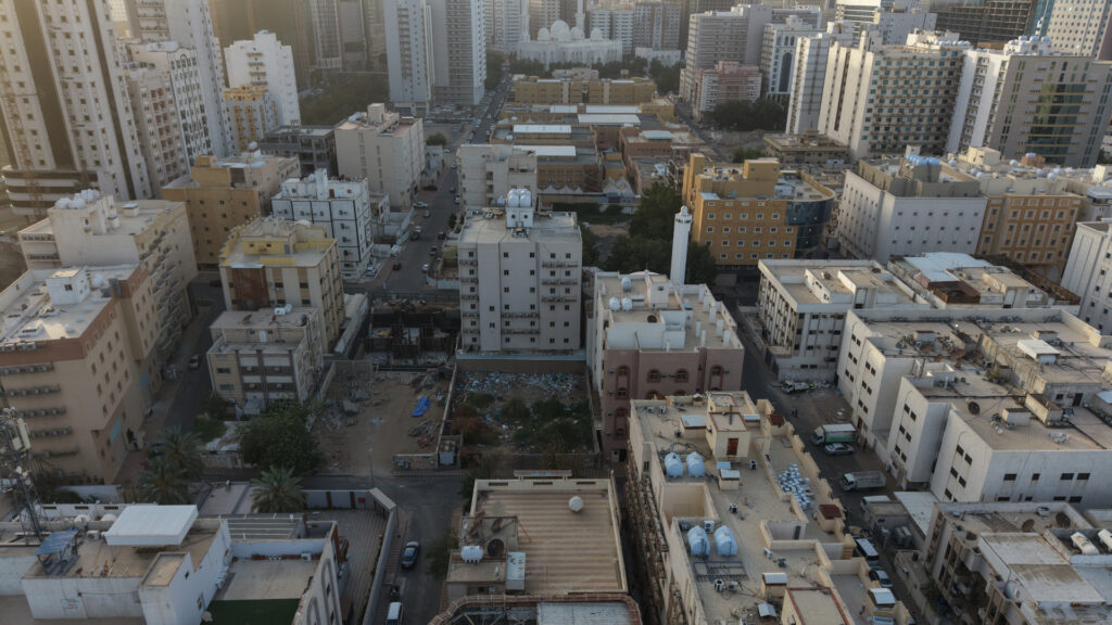 7-ارض سكنية بـحـي العزيزية