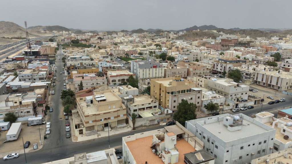 18-عمارة سكنية بـحي الـعـمرة