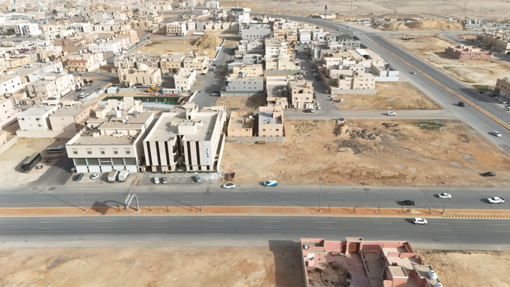 1-قطعة ارض سكنية تجارية بمساحة 1200م بحي ظهرة لبن
