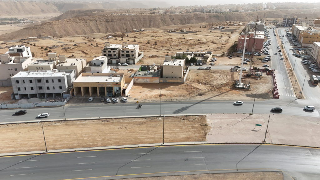 3-ارض سكنية تجارية بحي ظهرة لبن