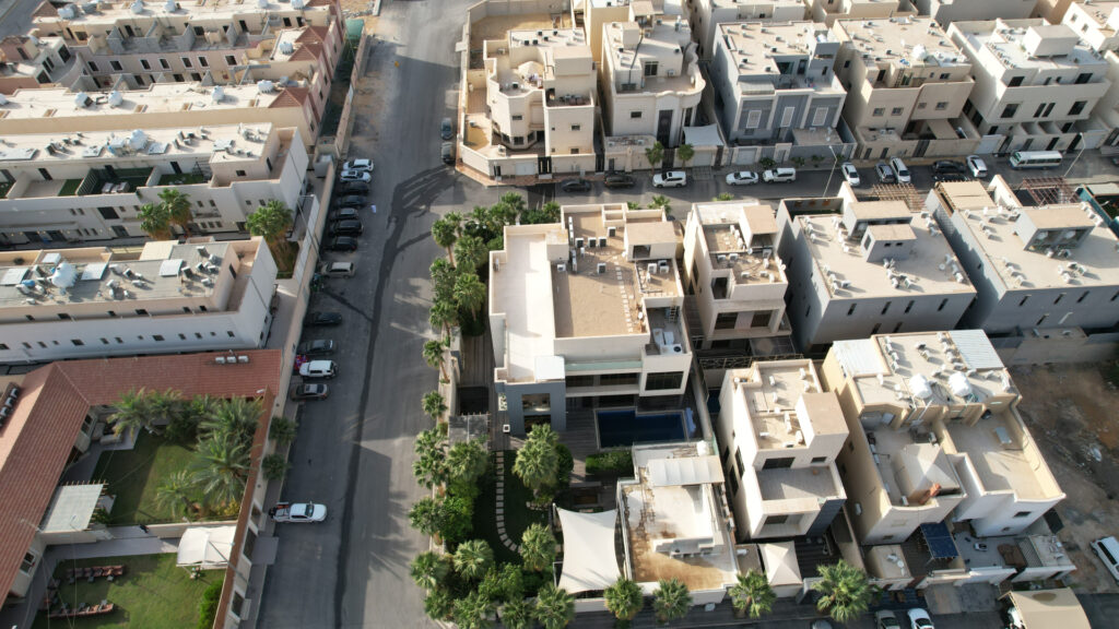 3-فيلا سكنية واستراحة في حي العارض بمدينة الرياض
