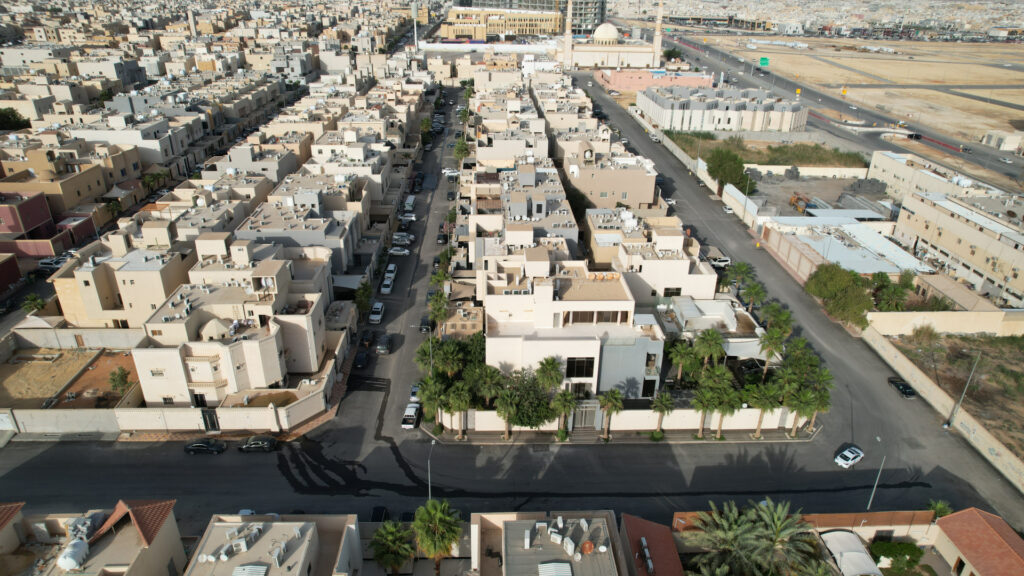 3-فيلا سكنية واستراحة في حي العارض بمدينة الرياض
