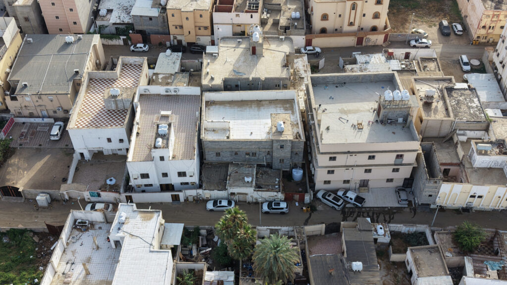 11-عمارة دورين وملحق خارجي