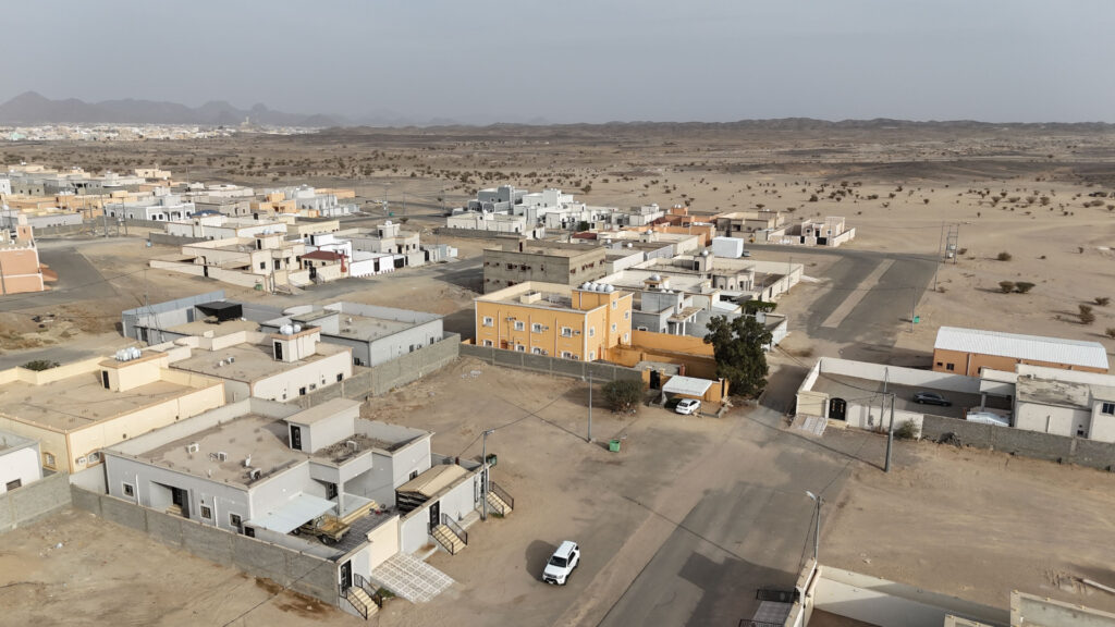 8-ارض سكنية بحي العزيزية
