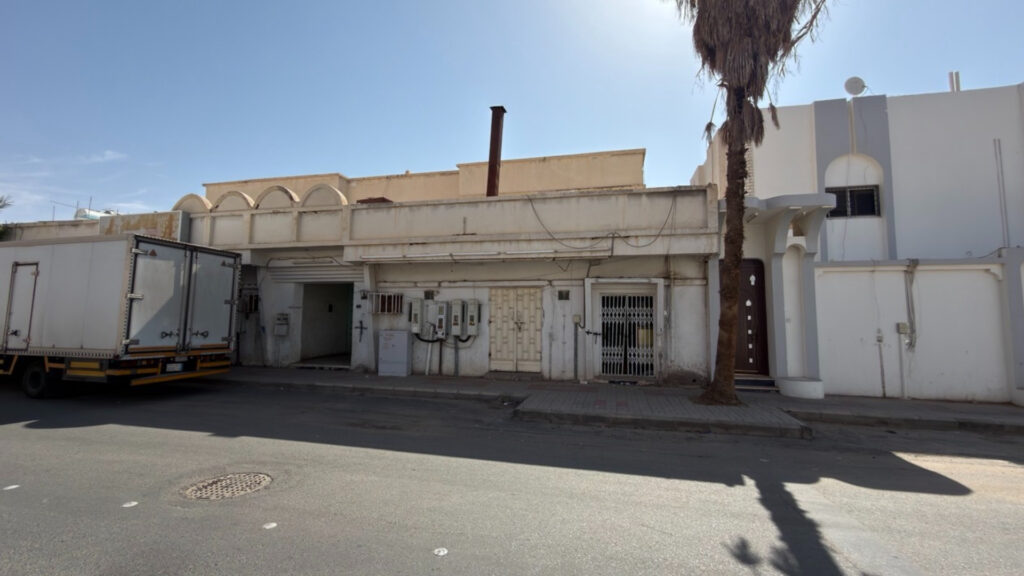3-عمارة سكنية في حي الفيصلية والضباط خدمات 5 بمساحة 750م قطعة رقم 247