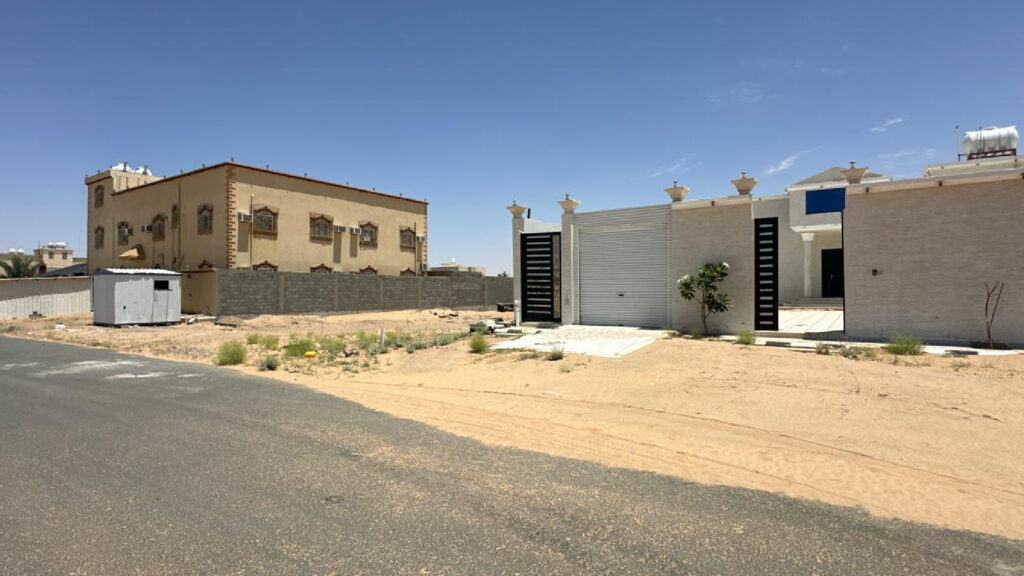 8-فيلا سكنية في حي شرق المطار / ج