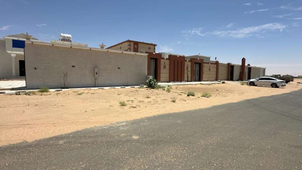 8-فيلا سكنية في حي شرق المطار / ج