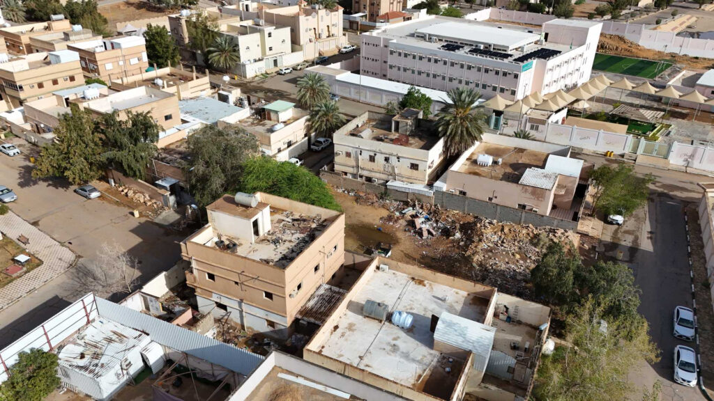 2-قطعة أرض سكنية بدومة الجندل العزيزية