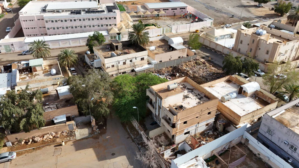 2-قطعة أرض سكنية بدومة الجندل العزيزية