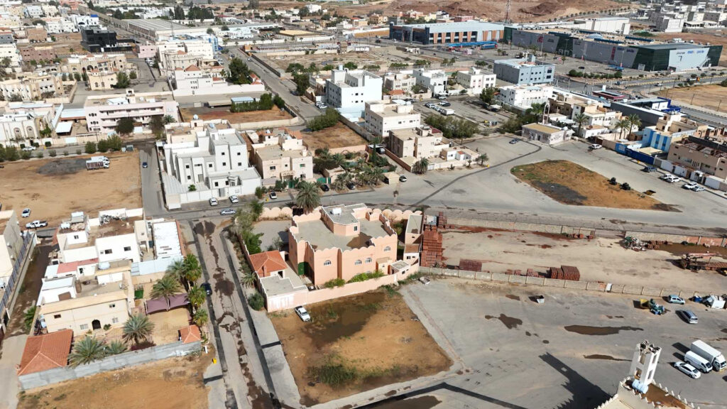3-فيلا دورين وملحق علوي وملاحق أرضية بسكاكا العزيزية