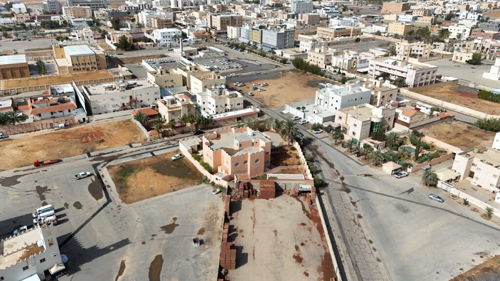 3-فيلا دورين وملحق علوي وملاحق أرضية بسكاكا العزيزية