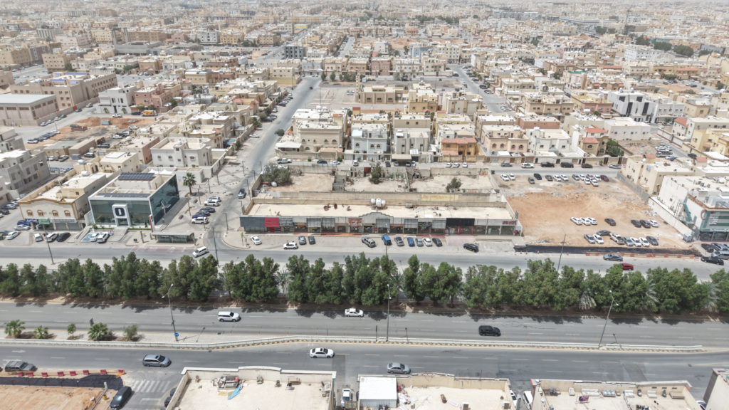 3-عمارة تجارية بمساحة 5031.4 م² في مدينة الرياض