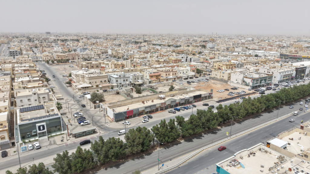 3-عمارة تجارية بمساحة 5031.4 م² في مدينة الرياض