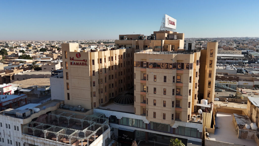 1- فندق ومركز تجاري بمساحة 3113.56 م² في مدينة حفر الباطن