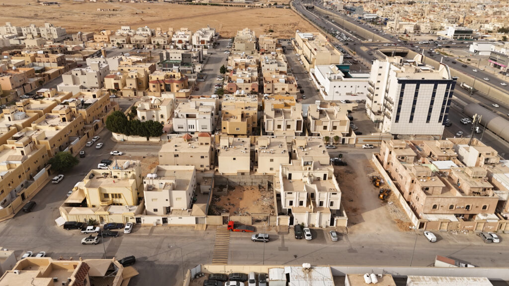 2-أرض سكنية بحي الحزم