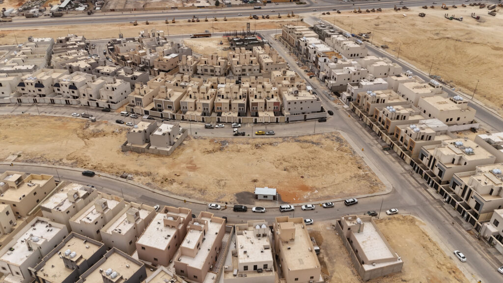 12-أرض سكنية بحي طيبة