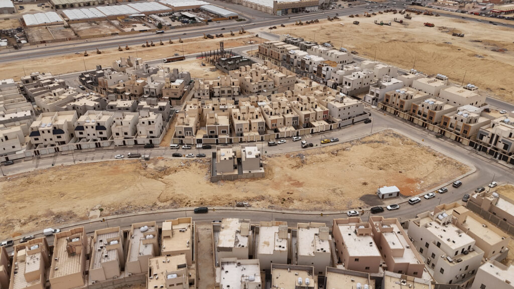 12-أرض سكنية بحي طيبة