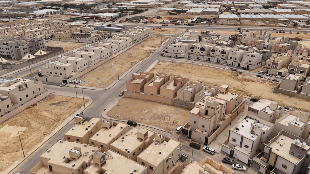 13-أرض سكنية رقم 690/ 1 حي طيبة