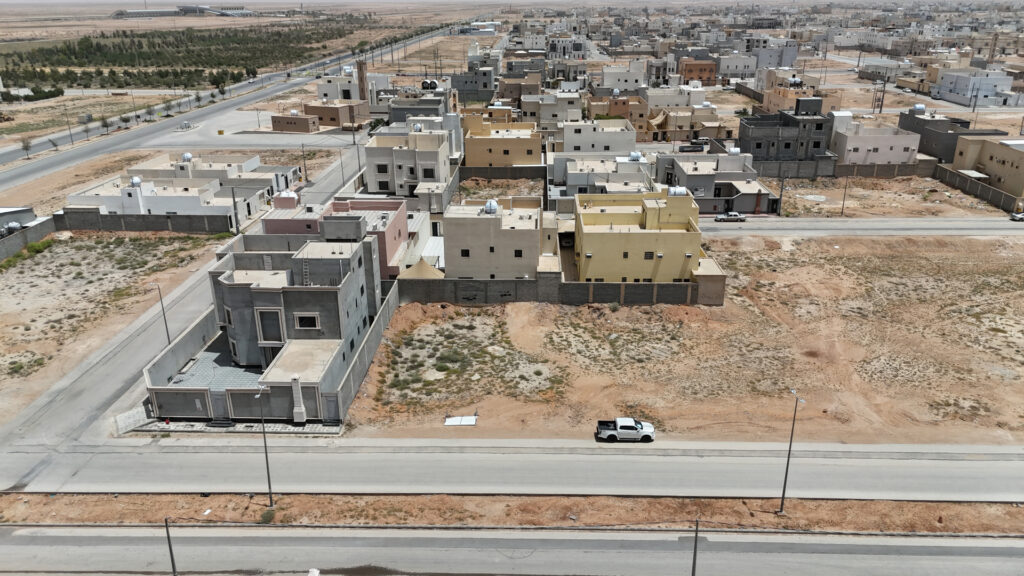 5-أرض سكنية. بمساحة 629 م²