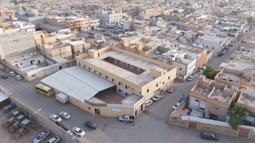 2-أرض مقام عليها مدرسة